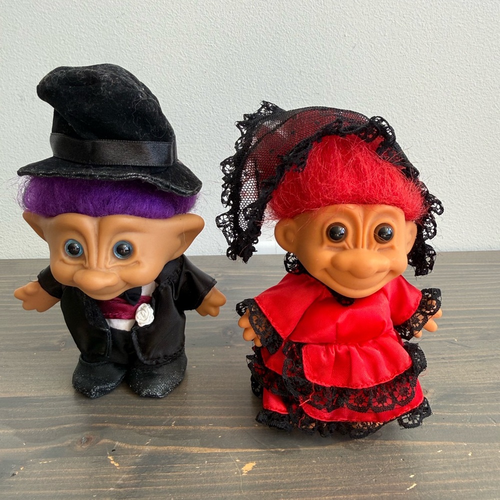 2 x vintage TROLL dolls 💃